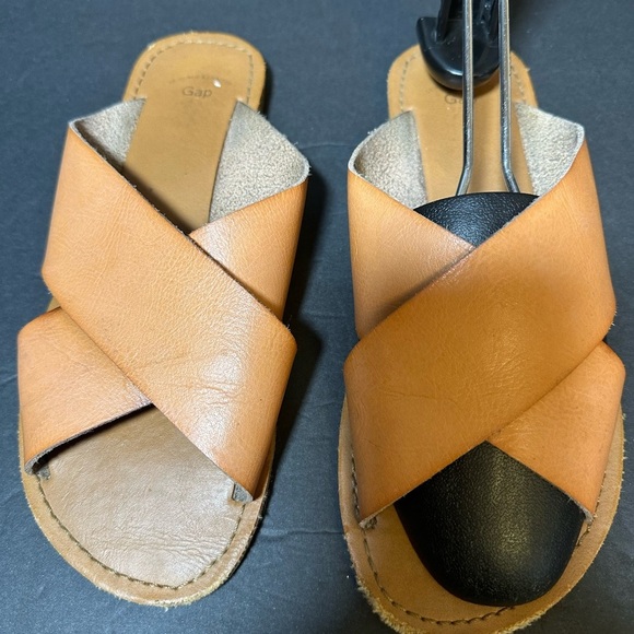 Gap Crossover Strap Flat Sandals size 6 - Picture 2 of 7